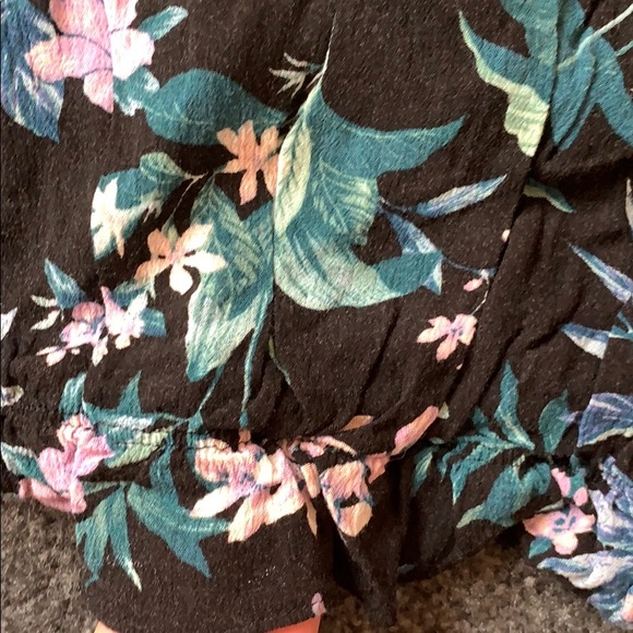 Off the Shoulder Ruffle Shirt - Picture 2 of 3